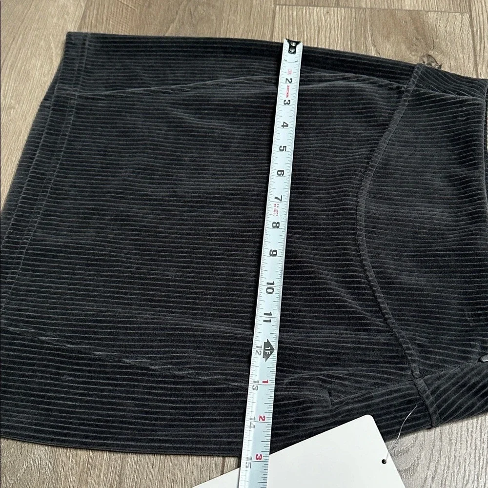 Lululemon Scuba High Rise Mini Skirt Velvet Cord Dark Gray Size‎ 0